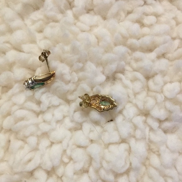 These earrings are 14K gold & real emeralds&real diamonds, small but exquisite - Picture 3 of 3
